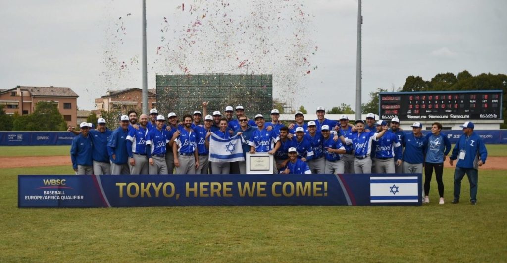 Israel’s baseball team with sign that says "Tokyo, Here we come!"