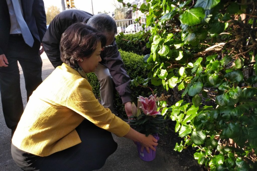 Ambassador Lily L. W. Hsu and Minister Hsin-hsing Wu leave flowers outside Tree of Life