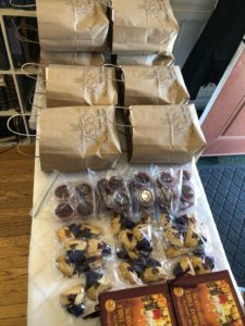Shabbat to-go bags prepared for students by Drexel Chabad