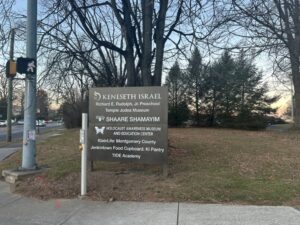 A sign at a synagogue