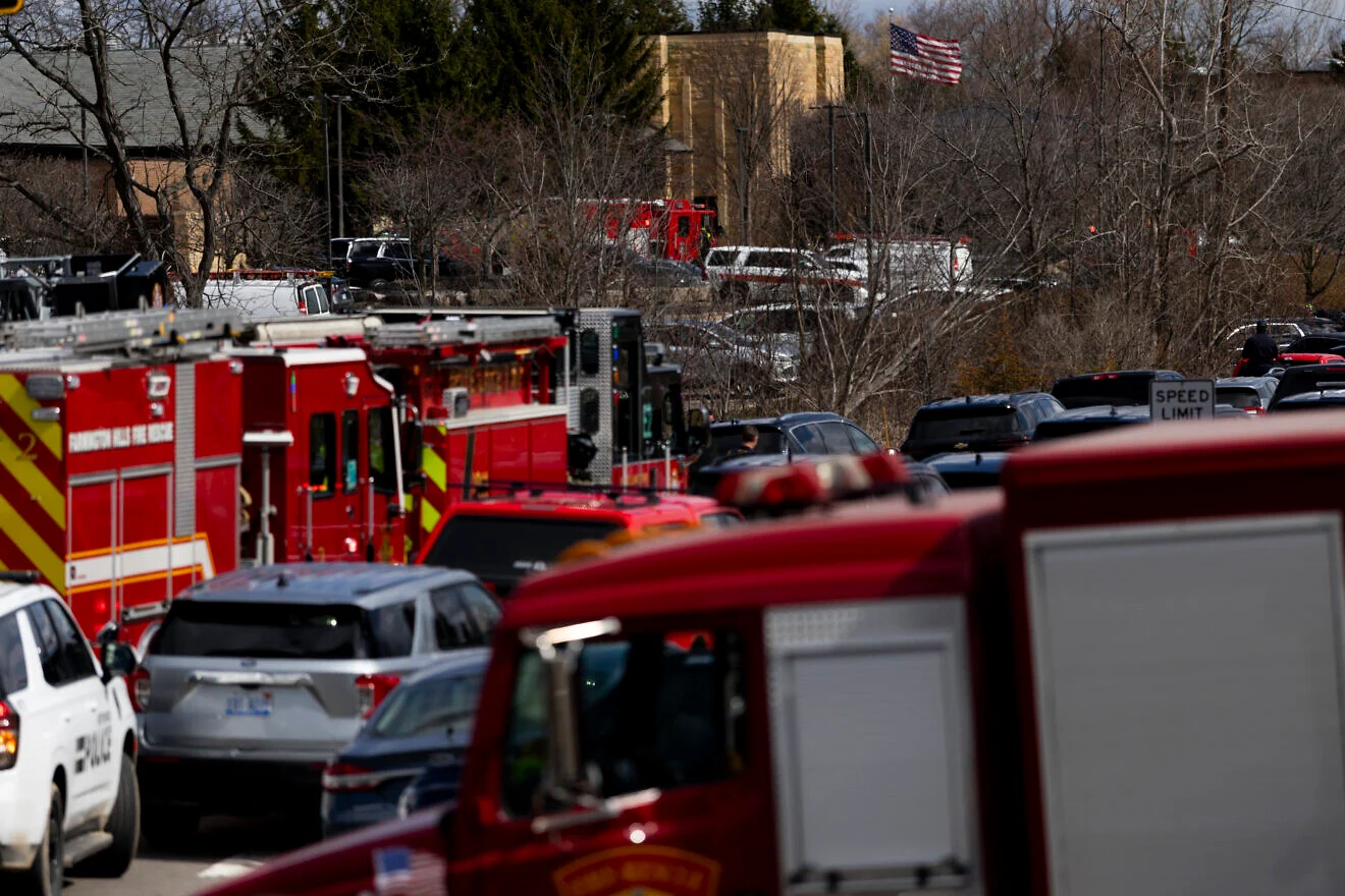 Suspect Dead After Truck-Ramming, Shooting at Detroit-Area Reform Temple