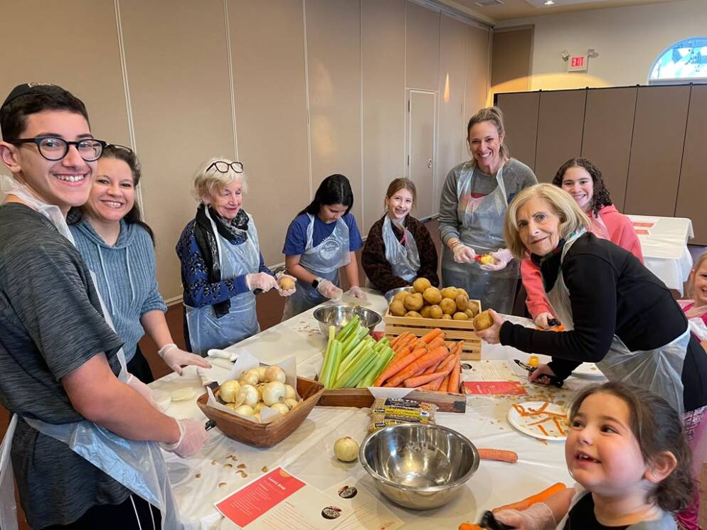 Chabad Lubavitch of Montgomery County Volunteers Serve Up Kindness